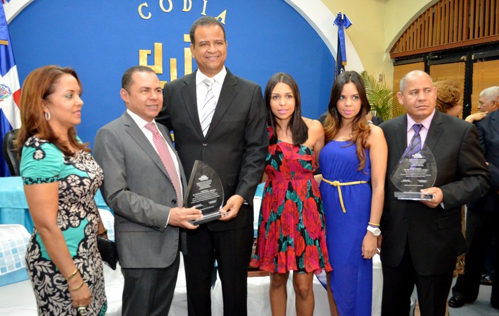Entrega de Reconimientos del CODIA al Licenciado Remberto Cruz